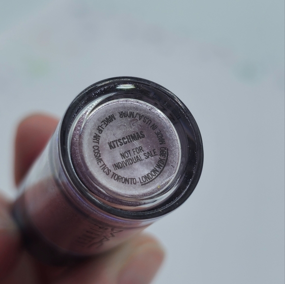 MAC Cosmetics Kitschmas Pigment - Picture 4 of 4